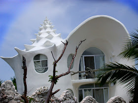 http://lh4.ggpht.com/_dlkAw43cLC0/ST5PIaBYInI/AAAAAAAABNM/kB1c3E9vEBo/s800/Conch-Shell-House-Isla-Mujeres-Mexico1.jpg