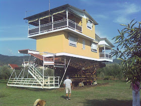 150 Strange Buildings of the World Seen On coolpicturesgallery.blogspot.com Or www.CoolPictureGallery.com 