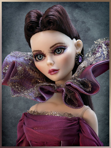 Evangeline Ghastly et sa chambre 2010-02%20Vinyl%20visiting%20Frogmore%2002