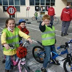 1ste leerjaar - maart 2010 - fietsen op het verkeersparcour