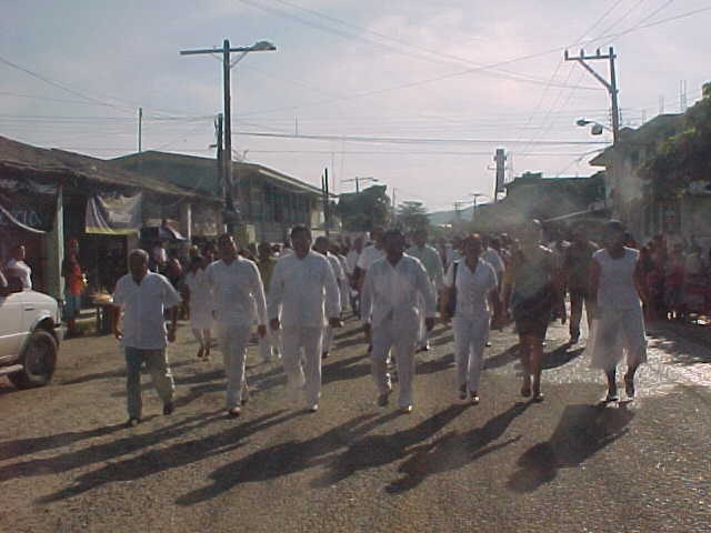 [Integrantes del cabildo coyuquense encabezan el desfile del 20 de noviembre[4].jpg]