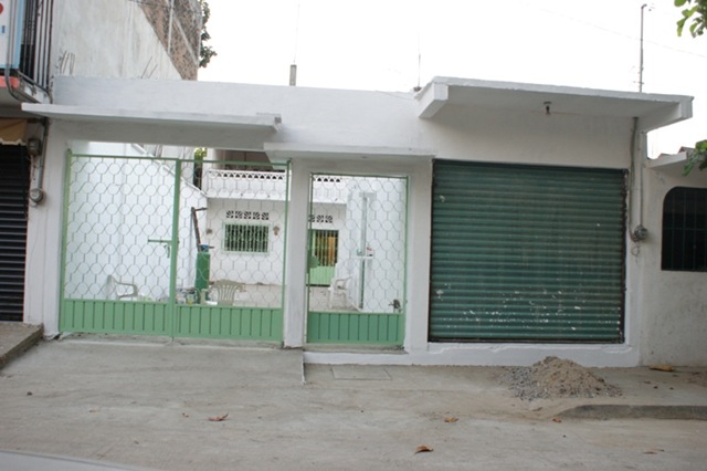 [En  la calle Diego Alvarez No 3 funciona a partir de esta fecha el Centro de Salud en Coyuca de Benítez[3].jpg]