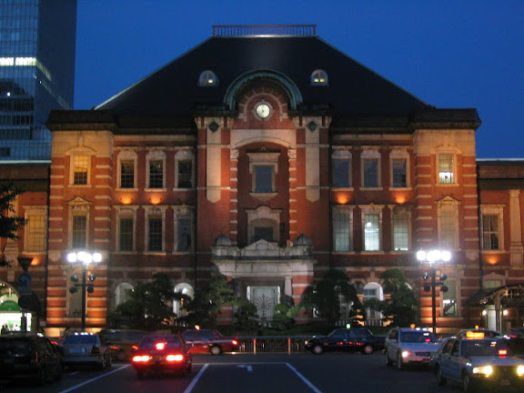 Tokyo station at night