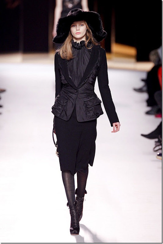 Nina-ricci-FALL-2011-RTW-podium-001_runway