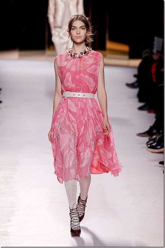 Nina-ricci-FALL-2011-RTW-podium-016_runway
