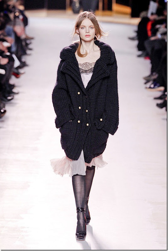 Nina-ricci-FALL-2011-RTW-podium-019_runway