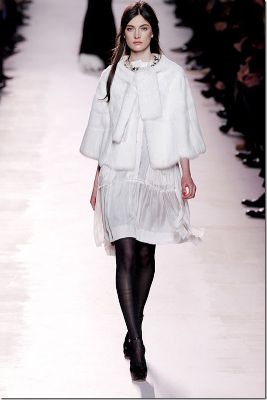 Nina-ricci-FALL-2011-RTW-podium-038_runway