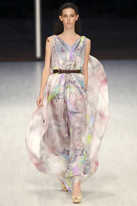 [MATTHEW-WILLIAMSON-SPRING-RTW-2011-PODIUM-034_runway[7].jpg]