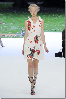 ERDEM-SPRING-2011-RTW-PODIUM-009_runway