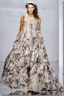 MAURIZIO-PECORARO-SPRING-RTW-2011-PODIUM-013_runway