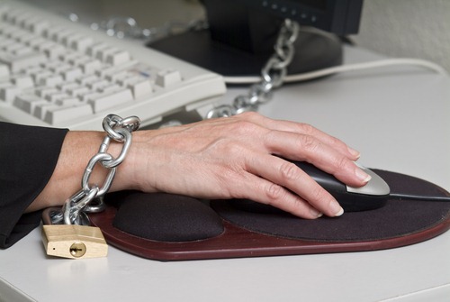 [chained_to_desk[1][4].jpg]