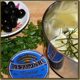 Mezze penne tonno e olive nere Mezze penne tonno e olive nere