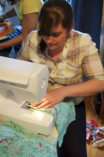 Jessica sews her accessory case. Jessica sews her accessory case.