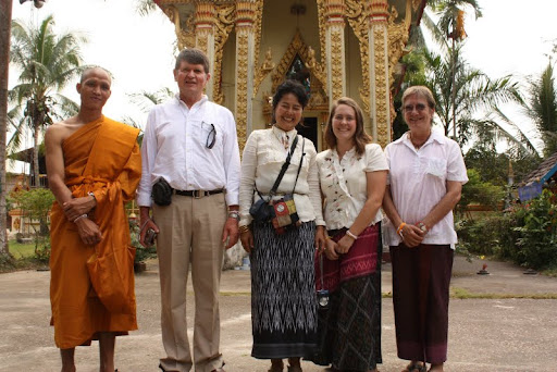 Prayoon, as a monk, with volunteers Llyod and Haddie and friends Nalinrat and Dalyn Yoon,monk