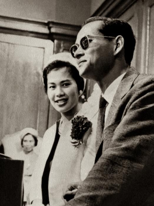 รูปภาพ สมเด็จพระนางเจ้าสิริกิติ์ พระบรมราชินีนาถ เทิดพระเกียรติ 12 สิงหามหาราชินี