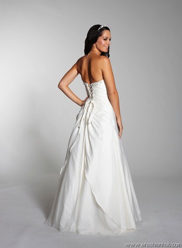 [White Wedding Dresses (9)[4].jpg]