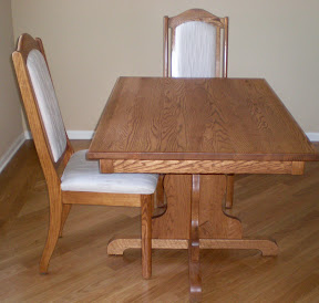 Colonial Dining Table in Medium Oak