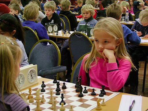 Embla Ekeland Grønn er fortsatt bare 7 år gammel, og holder derfor aldersgrensen i yngste klasse i to år til. Embla fikk 3 poeng og 30. plass i yngste klasse. Foto: Hans-Ottar Riiser