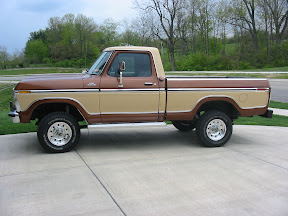 Gary Pettengill's 1977 F-150 4x4, 400 cu. with massflo electronic fuel injection, C-6 auto with 3.50 gears.  217,000 plus miles. Very nice.....