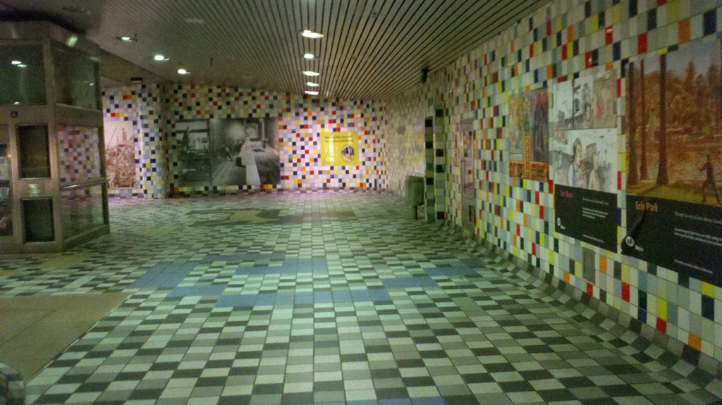 [LA subway hollywood and western[3].jpg]