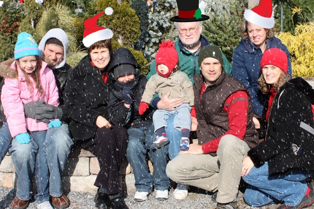 [Johnsen Family Christmas Photo 2010[4].jpg]