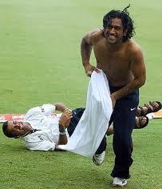 Dhoni Takes off the Shirt