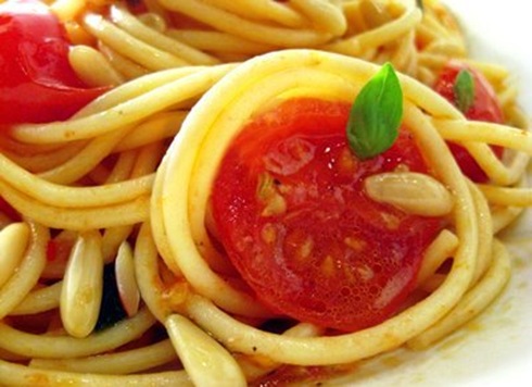 spaghetti ai pomodorini freschi spaghetti ai pomodorini freschi