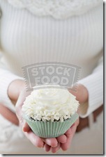 Woman holding cupcake-967601