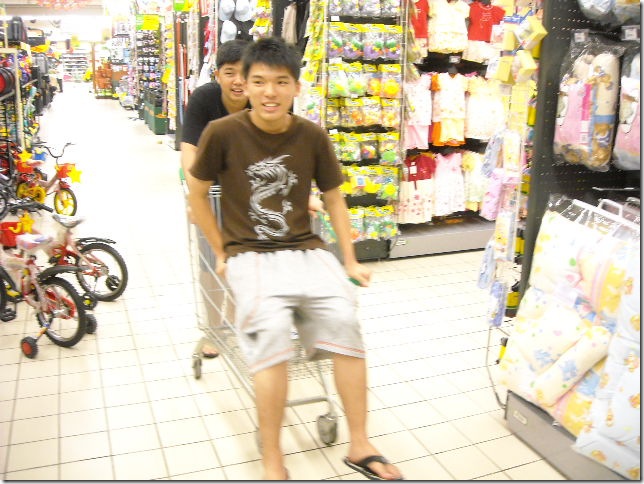 poh sing sitting in the trolley....