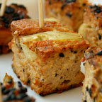 Petits cubes de frittata en brochette