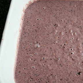 Porridge Couleur Framboise mixé, prêt pour une nuit de repos.
