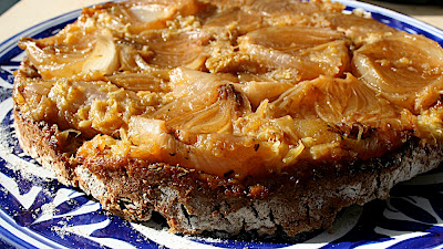 Tarte Tatin aux oignons roses