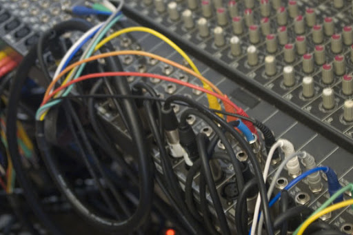 cables into mackie 32•8