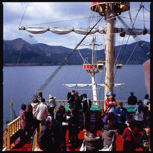 HASSELBLAD 503CW、Carl Zeiss Planar T* CFE 80mm F2.8、FUJICHROME Velvia 100F、SEKONIC L-758D