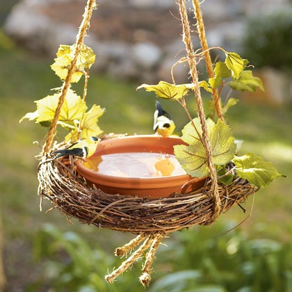 [easy-wreath-birdbath-craft-photo-420-FF0509GARDA04[13].jpg]