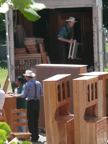 [Belize Mennonite woodworkers[3].jpg]