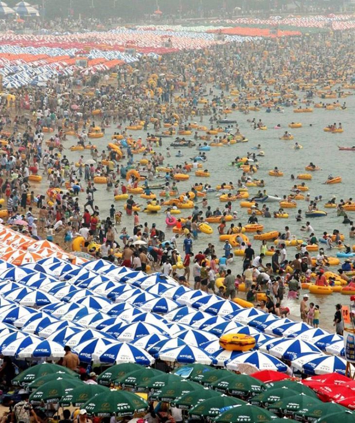 [populated beach in korea (10).jpg]