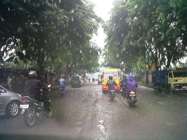 kerusakan jalan raya serang