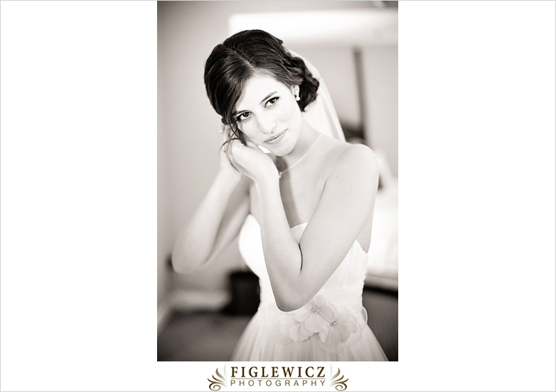 FiglewiczPhotography-AnneandPete-CrownPlaza-0013.jpg