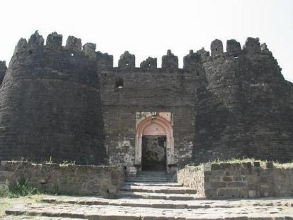 [6.Daulatabad Fort - Historical Place in India[3].jpg]
