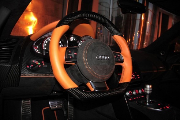 [Audi-R8-Hyper-Black-Edition-Steering-Wheel-View[3].jpg]