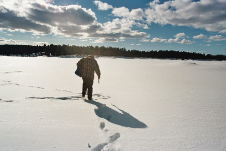 [Bild: eisbohrer-schweden-forellen.jpg]