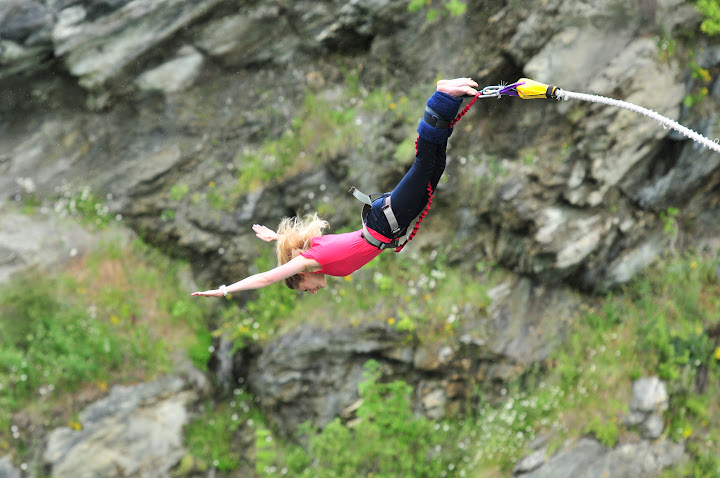 Bungy jumping from Kawarau Bridge Bungy jumping from Kawarau Bridge