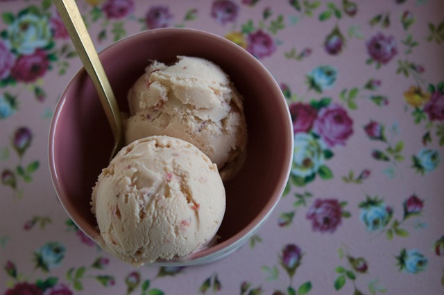 [strawberry ice cream 2[4].jpg]