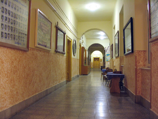 http://lh4.ggpht.com/_fiJlcfECs4o/R-Ywd_fqimI/AAAAAAAAAEI/PIWlLsBsSiE/_Iskolai+folyos%C3%B3.jpg