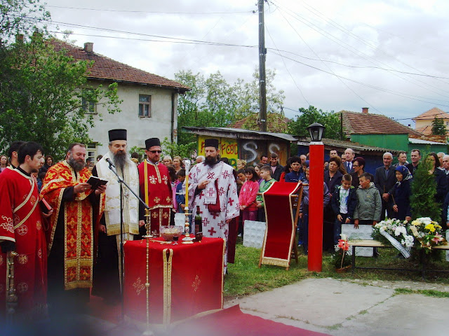 Bishop Teodosije serves memorial service for victims of war in Prilužje on Remembrance Day