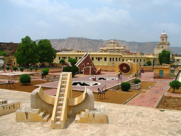 [jantar_mantar_jaipur_2281_jpg_600x[14].jpg]