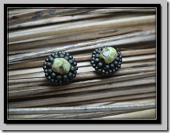 Earstuds olive
