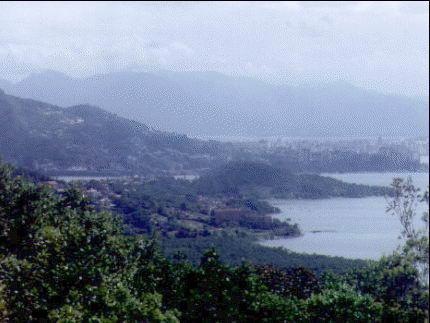 [7831gra-a-trilha-que-faz-ligacao-entre-os-bairros-saco-grande[7].jpg]