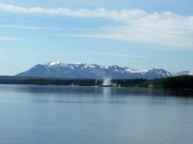 [Yellowstonelake12.jpg]